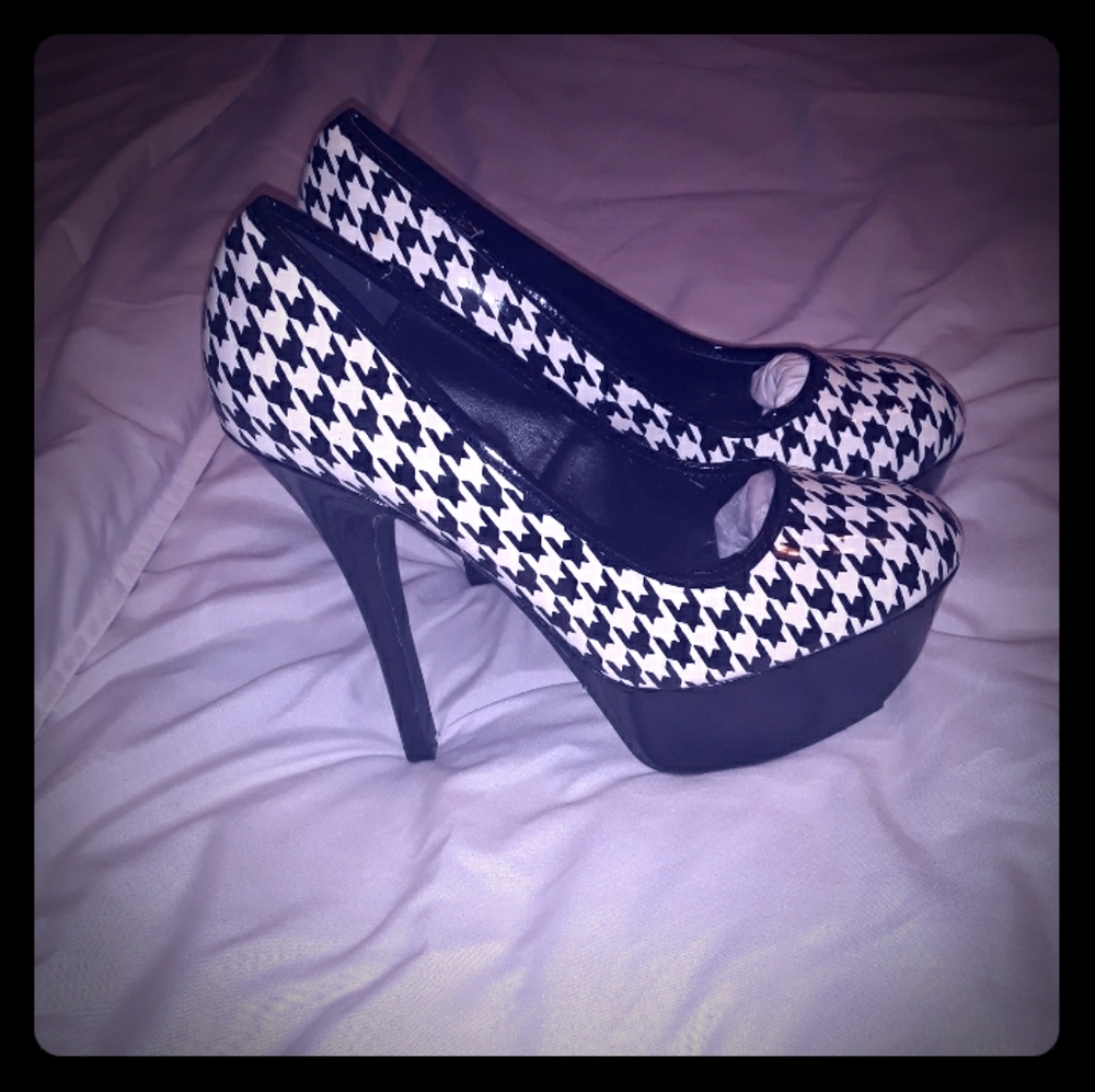 Stilletto pumps.